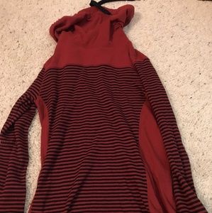 Red Pullover